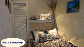Улица: Римского-Корсакова пр., 77  Метро: Сенная пл. Комнат: 3